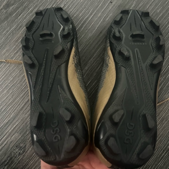 Boy’s cleats - Picture 4 of 6